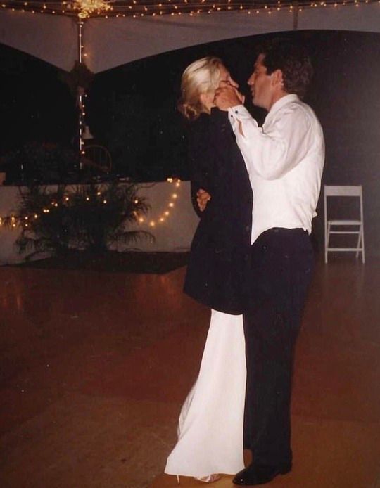 carolyn bessette kennedy dancing with jfk jr at 1996 wedding