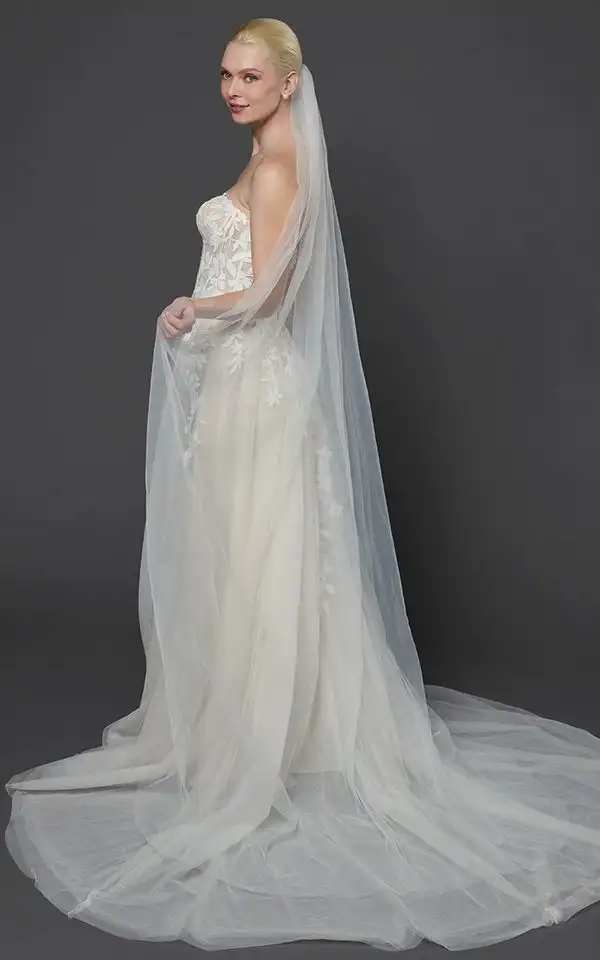 MINA VEIL